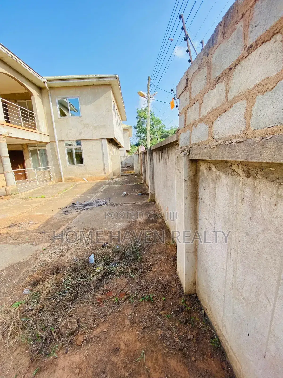 6bdrm Apartment in Westland for sale
