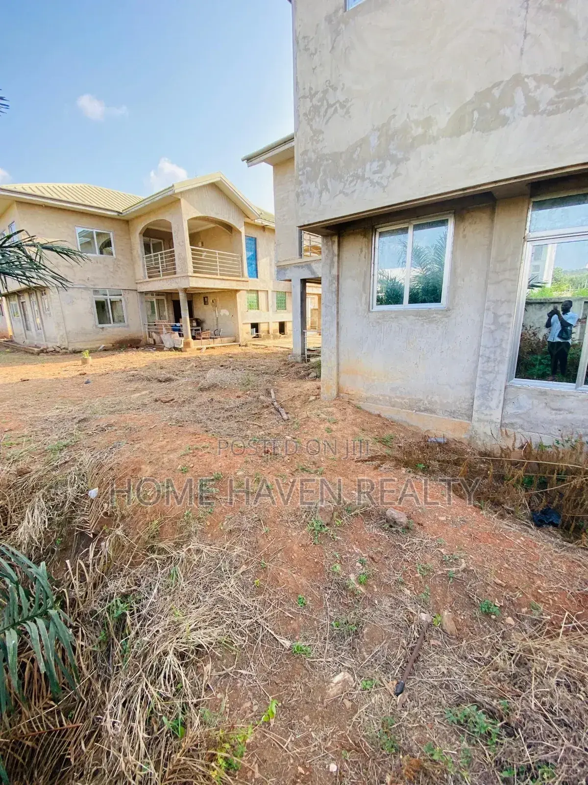 6bdrm Apartment in Westland for sale