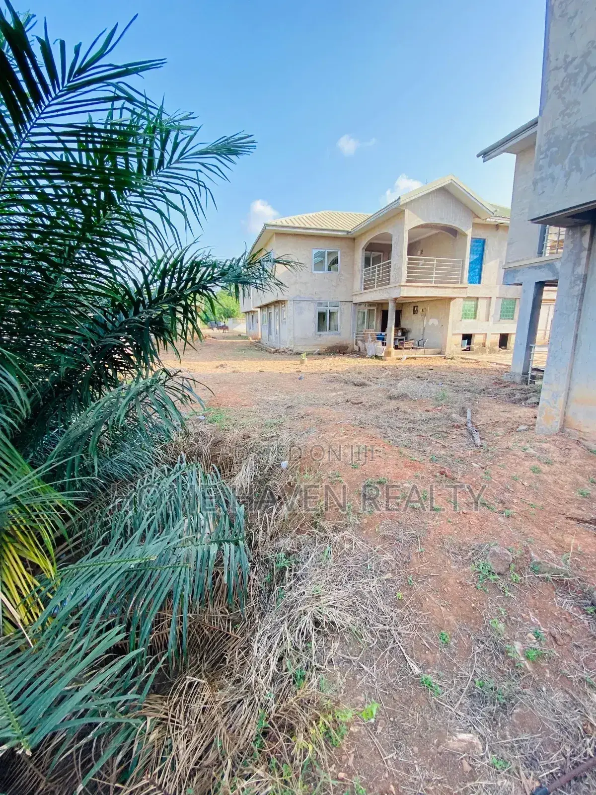 6bdrm Apartment in Westland for sale