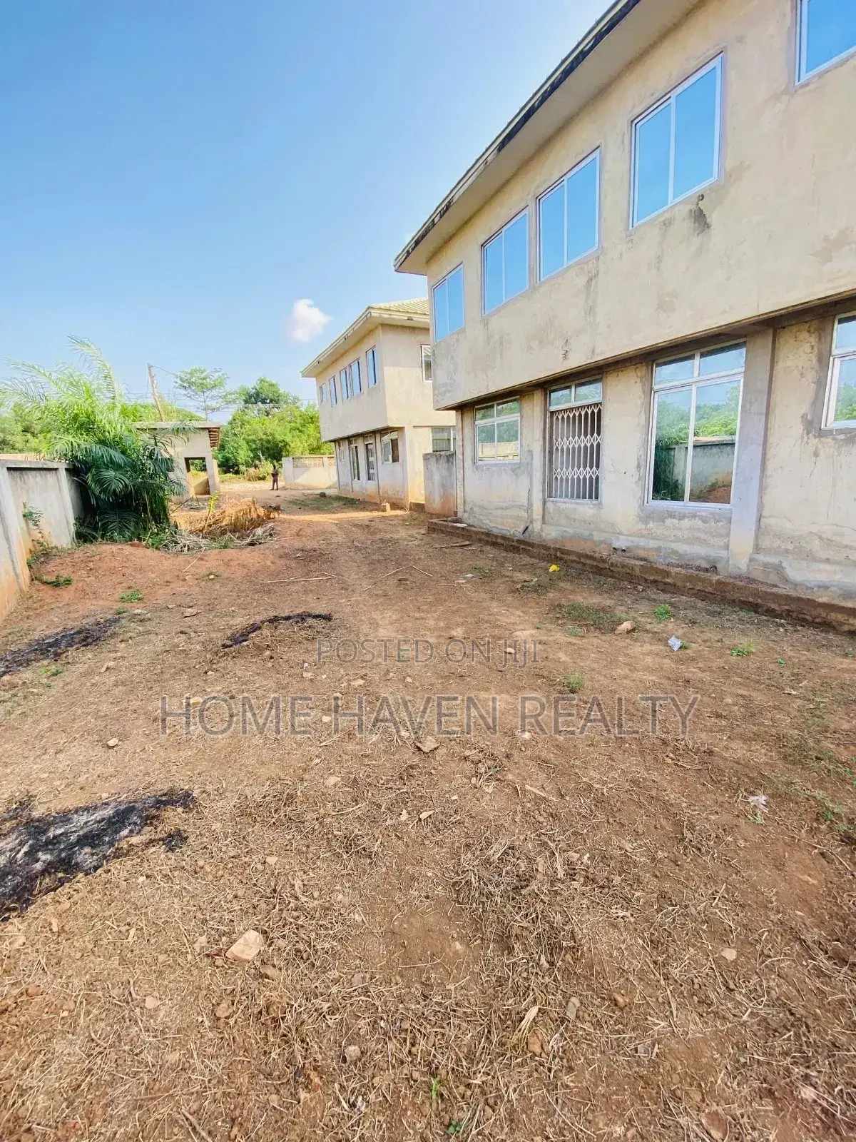 6bdrm Apartment in Westland for sale