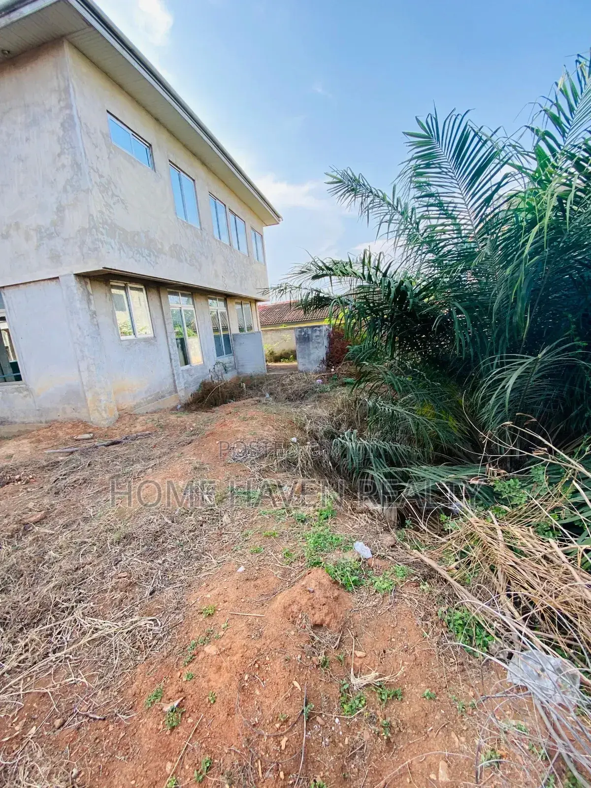 6bdrm Apartment in Westland for sale