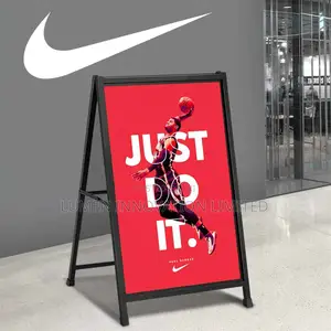 A Shape Display Stand
