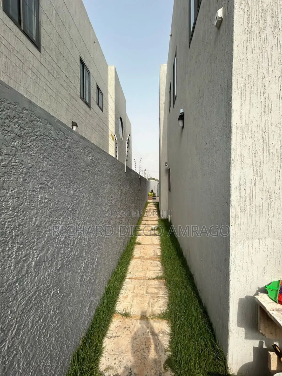 4bdrm Townhouse/Terrace in Oyarifa Mall Area for sale
