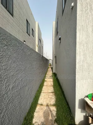 4bdrm Townhouse/Terrace in Oyarifa Mall Area for sale