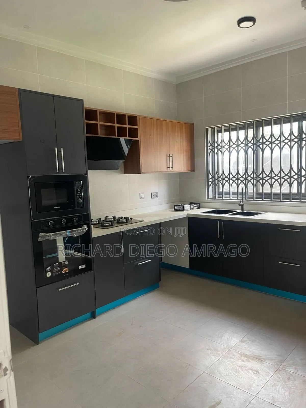 4bdrm Townhouse/Terrace in Oyarifa Mall Area for sale