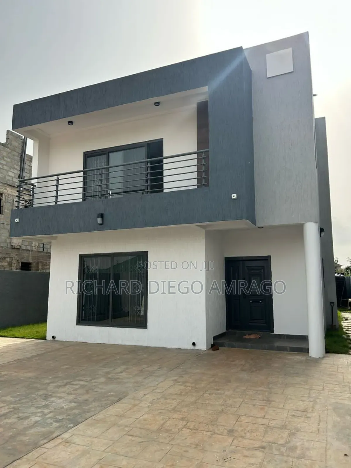 4bdrm Townhouse/Terrace in Oyarifa Mall Area for sale