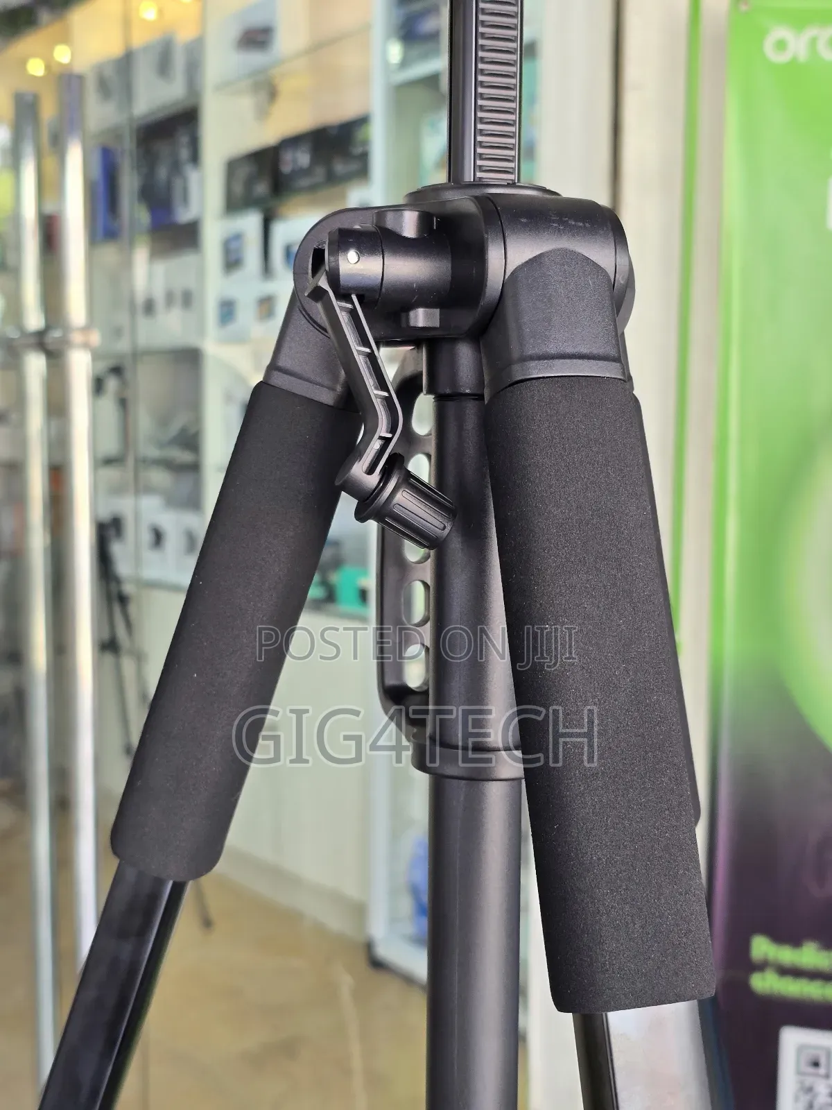 Phone and Camera Tripod 680t 180cm