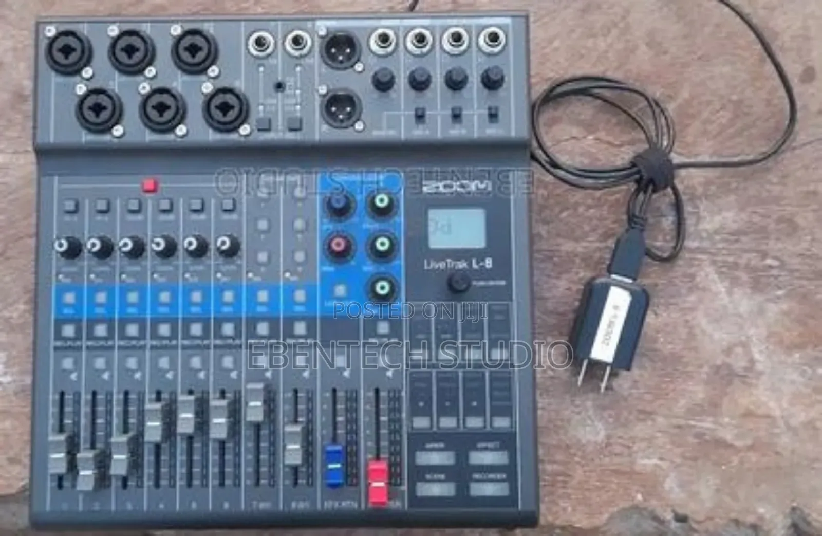 Zoom Livetrak L-8 Podcast Studio Mixer