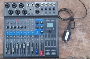 Zoom Livetrak L-8 Podcast Studio Mixer