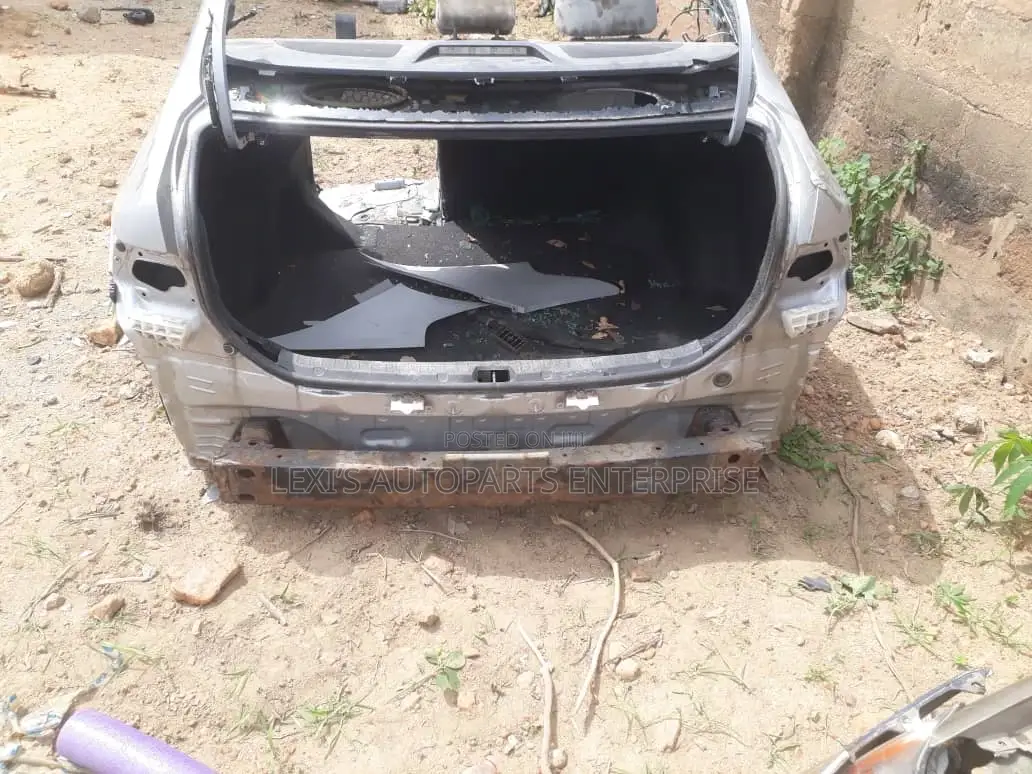 Toyota Corolla 2012-2013 Back Cut
