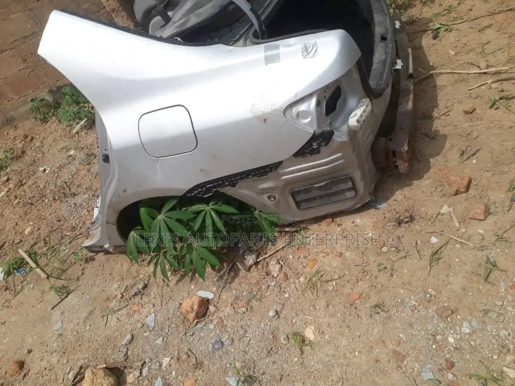 Toyota Corolla 2012-2013 Back Cut