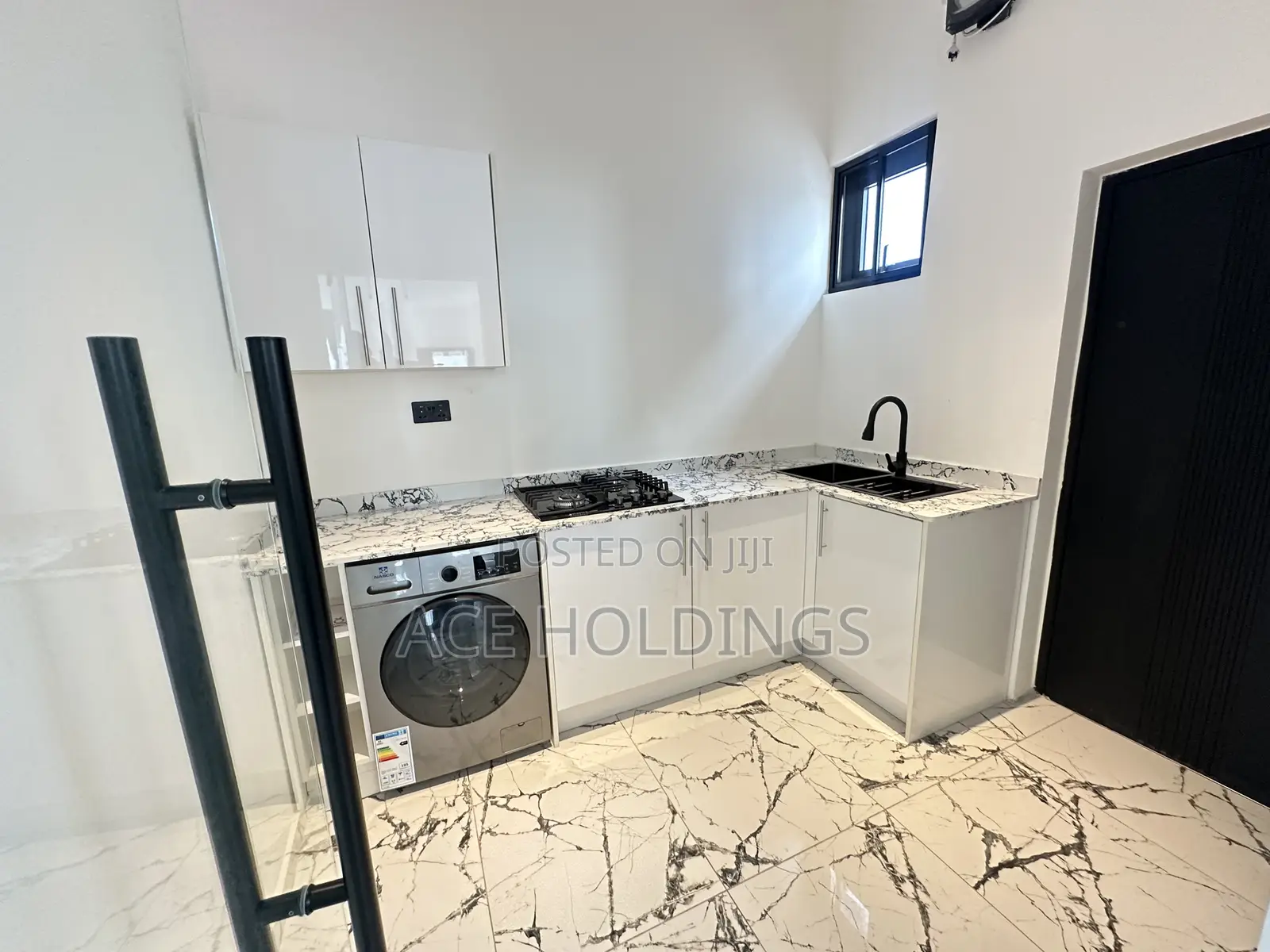 4bdrm House in School Junction, Ashaley Botwe for sale
