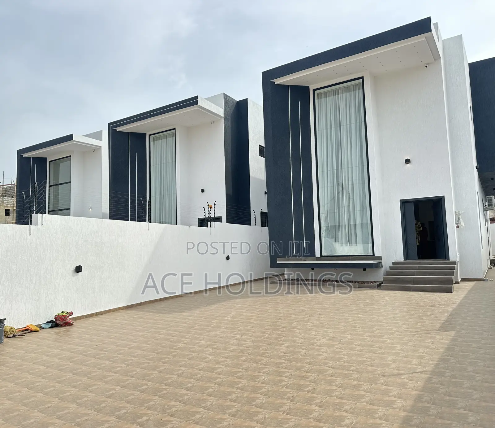 4bdrm House in School Junction, Ashaley Botwe for sale