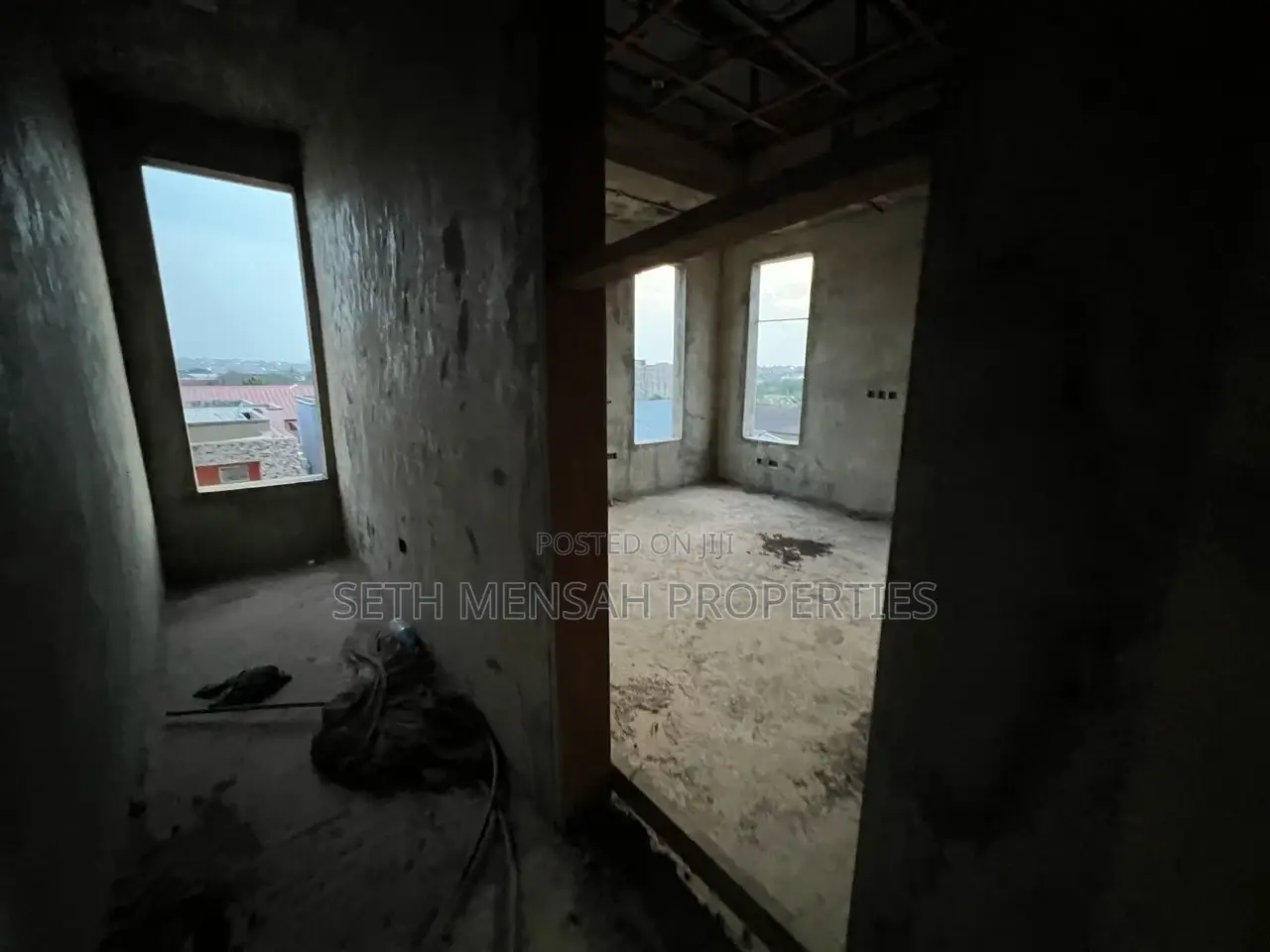 6bdrm Mansion in Skm, West Legon for sale