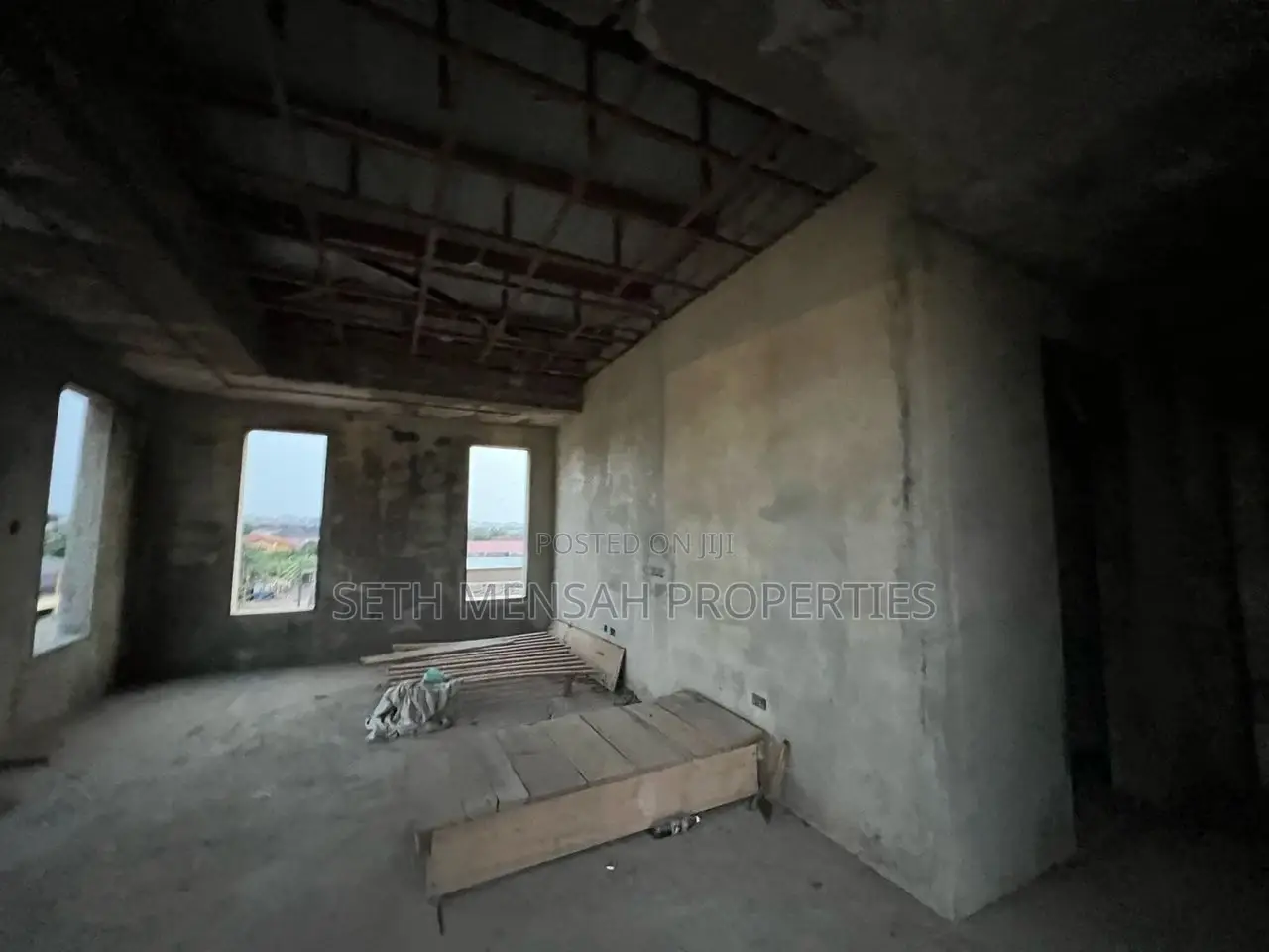 6bdrm Mansion in Skm, West Legon for sale