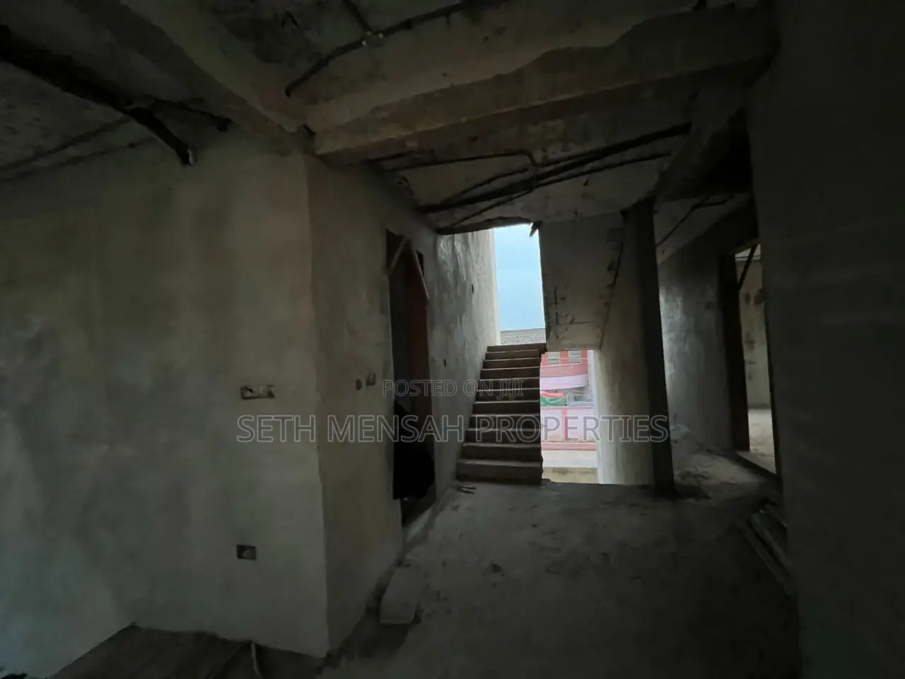 6bdrm Mansion in Skm, West Legon for sale