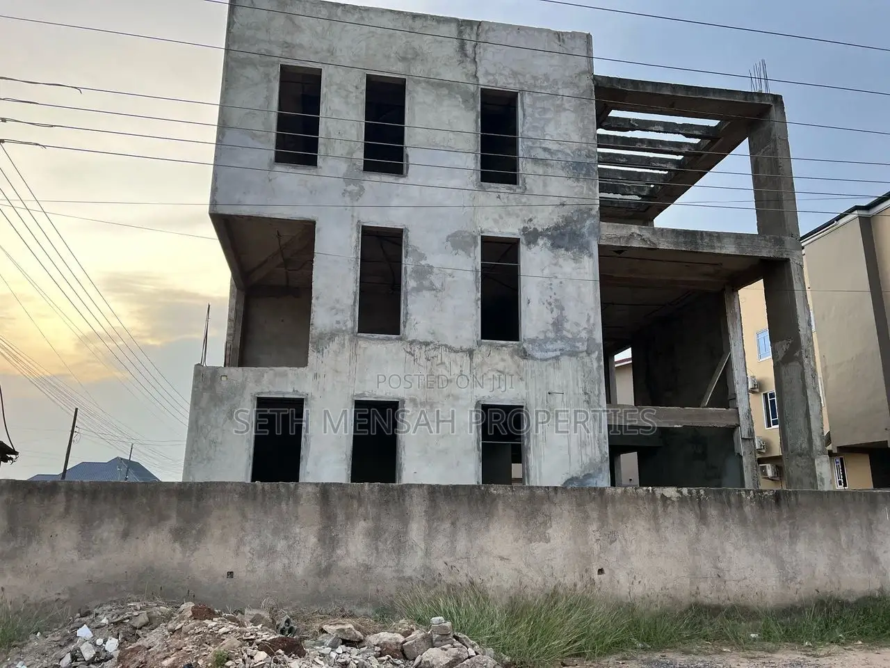 6bdrm Mansion in Skm, West Legon for sale