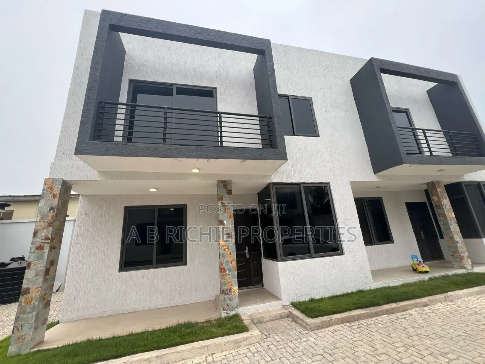 3bdrm Townhouse / Terrace in Ab Richie Properties, West Legon for rent