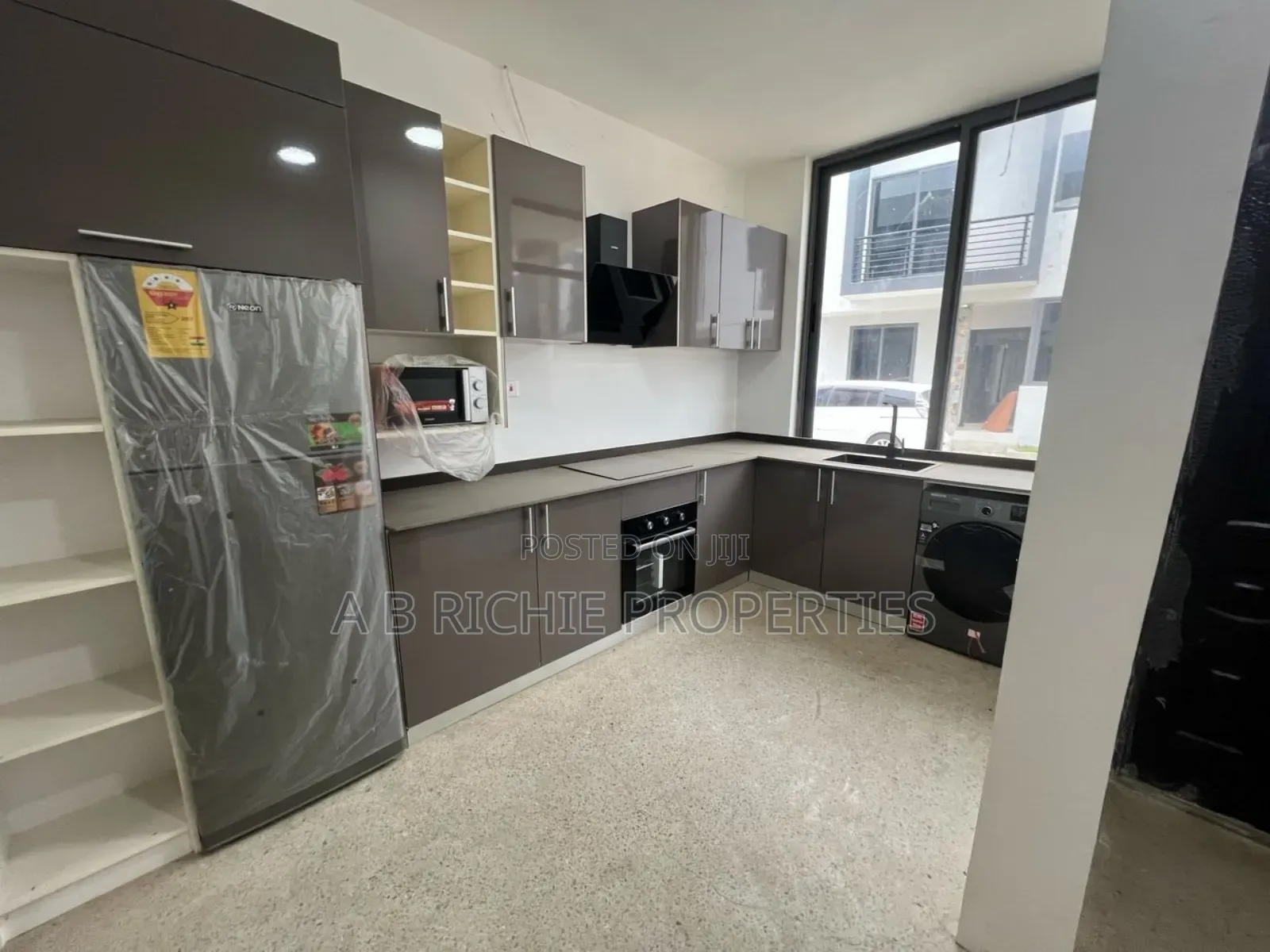 3bdrm Townhouse / Terrace in Ab Richie Properties, West Legon for rent