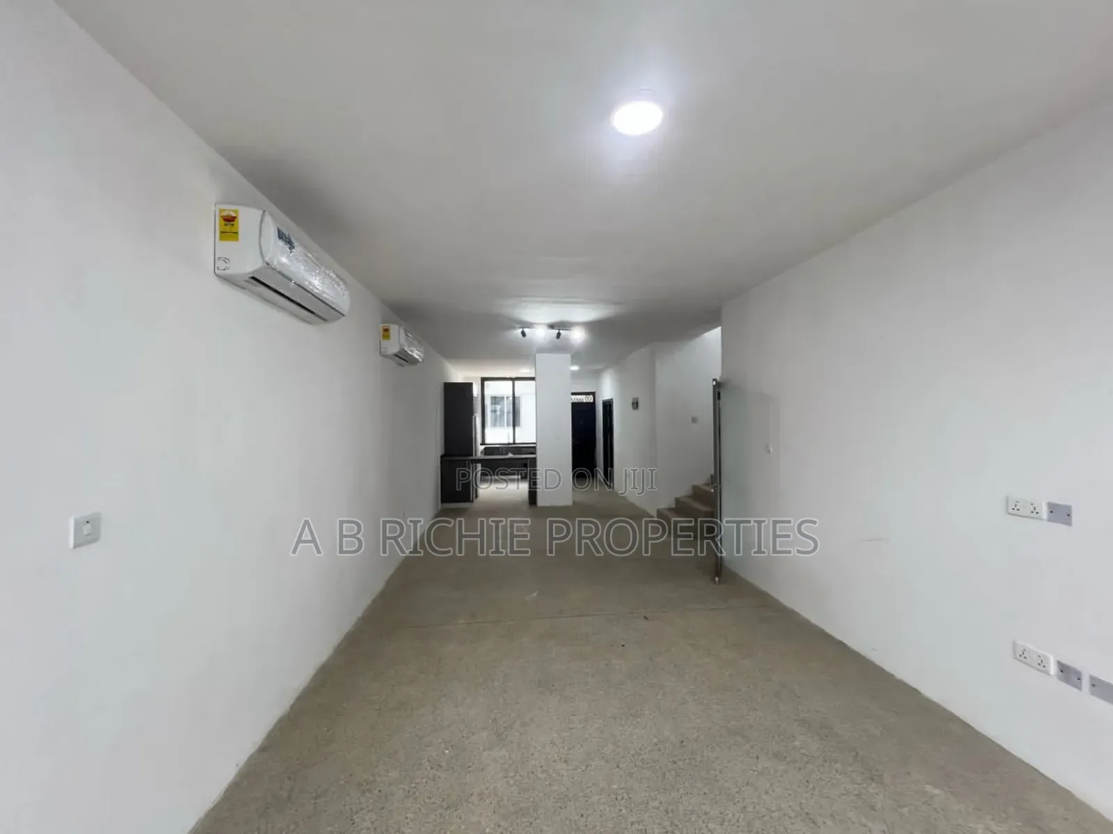 3bdrm Townhouse / Terrace in Ab Richie Properties, West Legon for rent