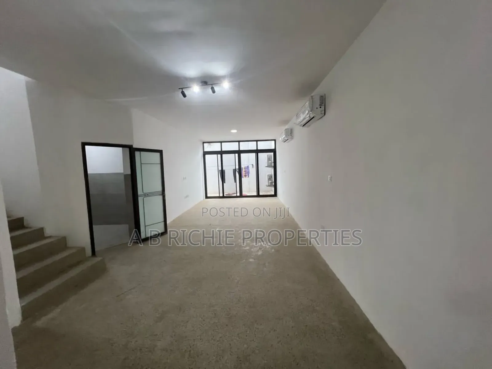 3bdrm Townhouse / Terrace in Ab Richie Properties, West Legon for rent