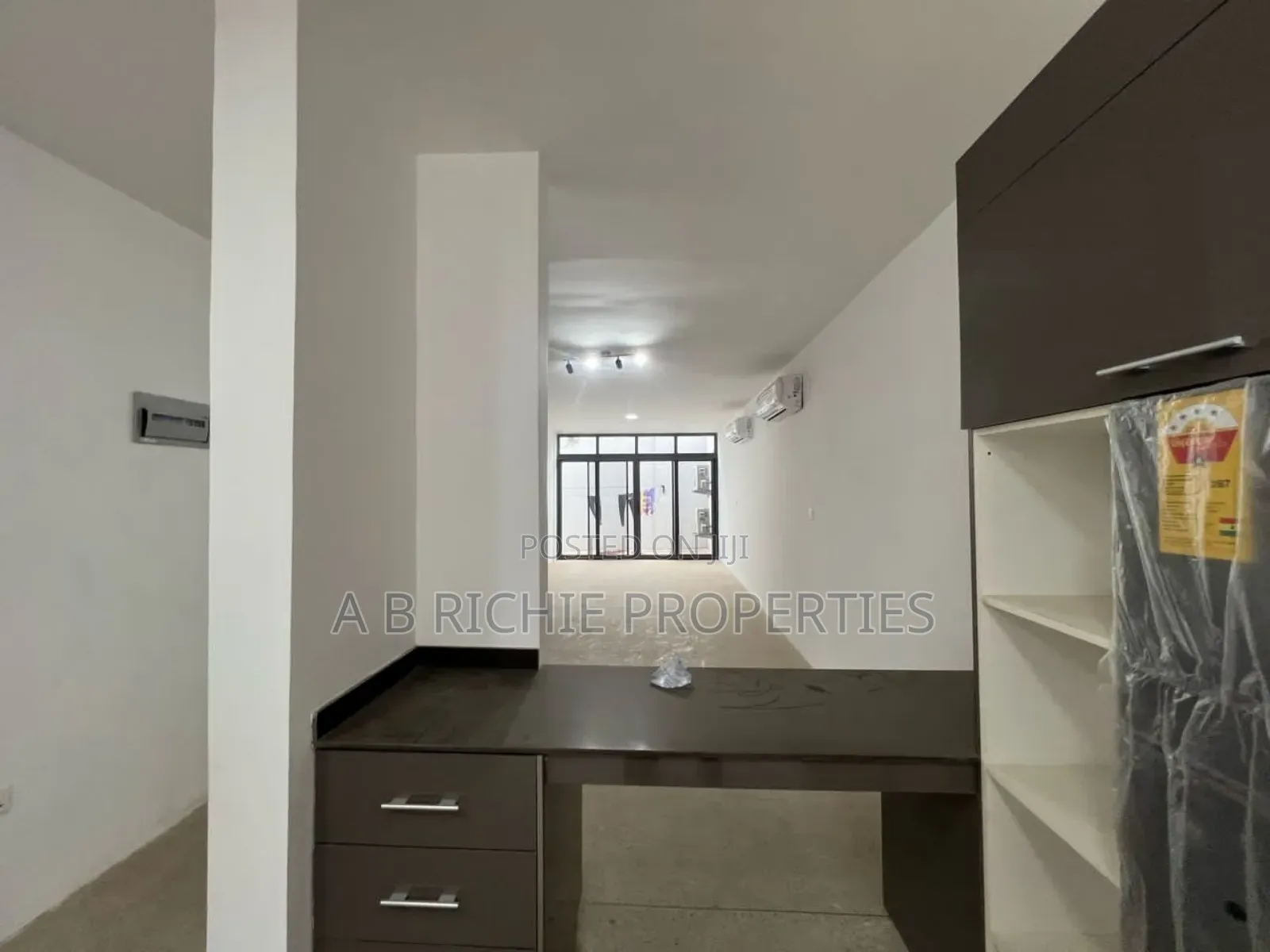 3bdrm Townhouse / Terrace in Ab Richie Properties, West Legon for rent