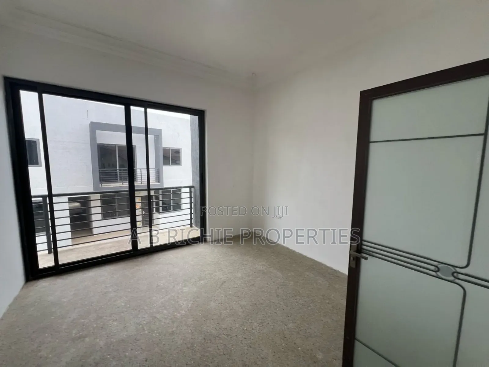 3bdrm Townhouse / Terrace in Ab Richie Properties, West Legon for rent