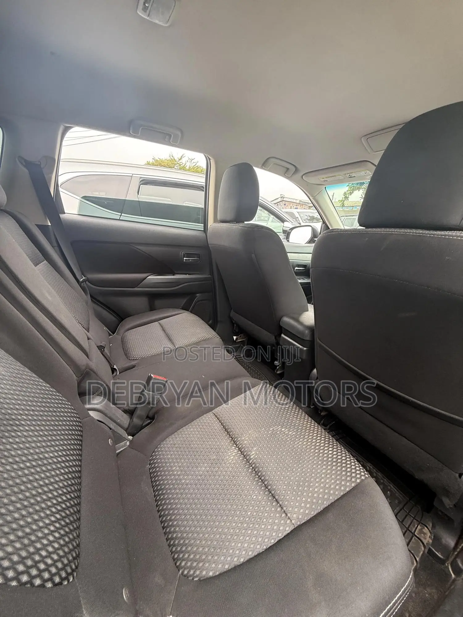 Mitsubishi Outlander SE FWD 2018 Gray