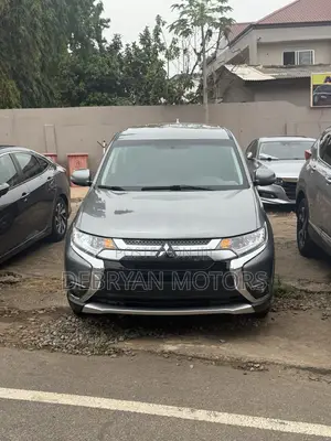 Mitsubishi Outlander SE FWD 2018 Gray