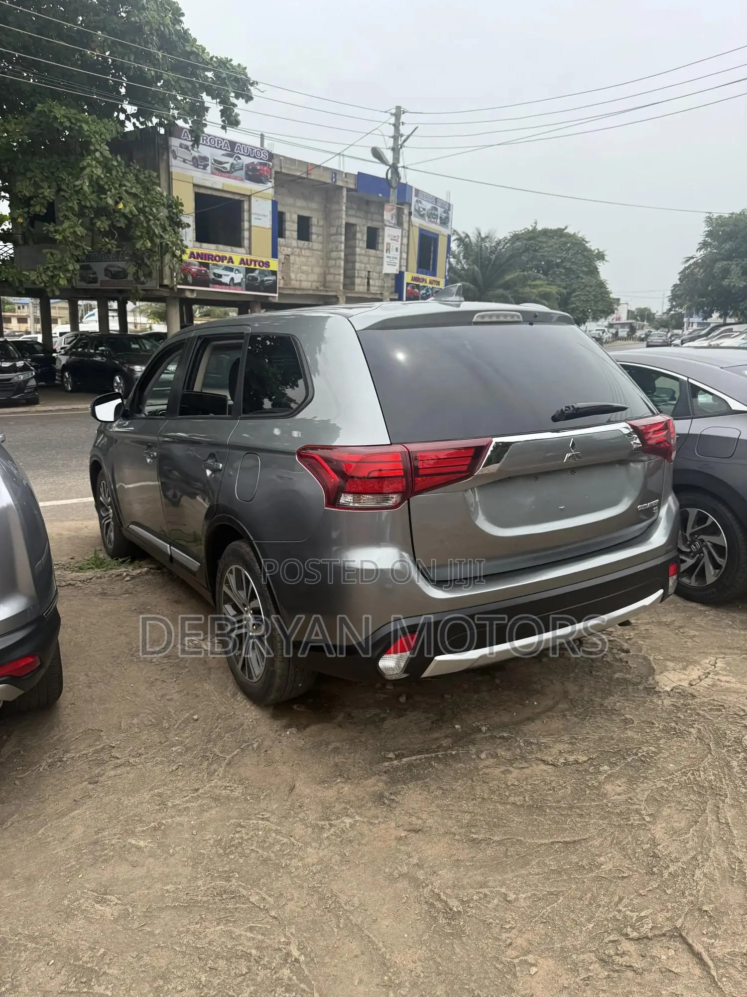 Mitsubishi Outlander SE FWD 2018 Gray