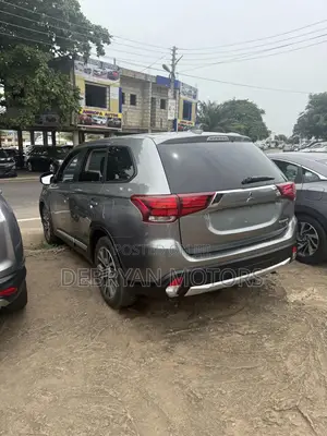 Mitsubishi Outlander SE FWD 2018 Gray