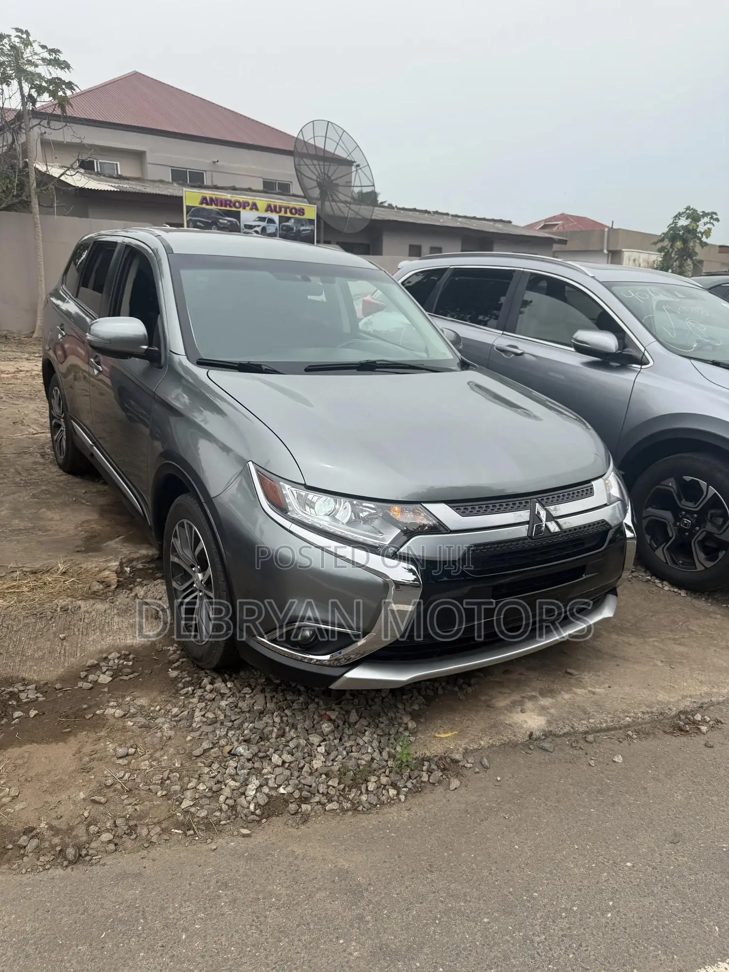 Mitsubishi Outlander SE FWD 2018 Gray