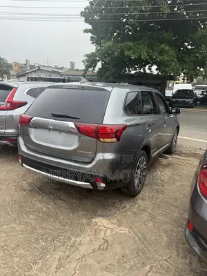 Mitsubishi Outlander SE FWD 2018 Gray