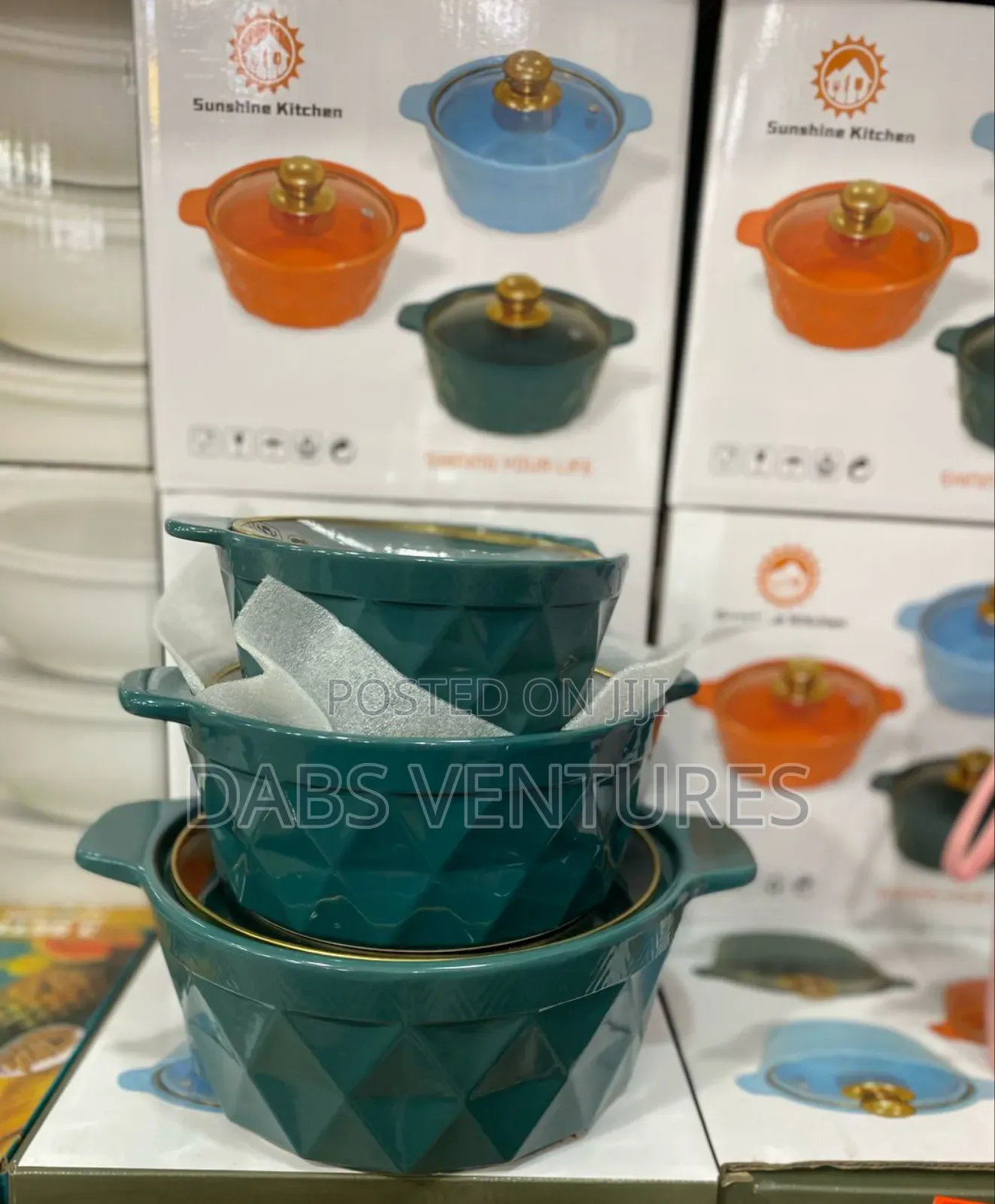 Classy Ceramic Serving Pot With Glass Cover