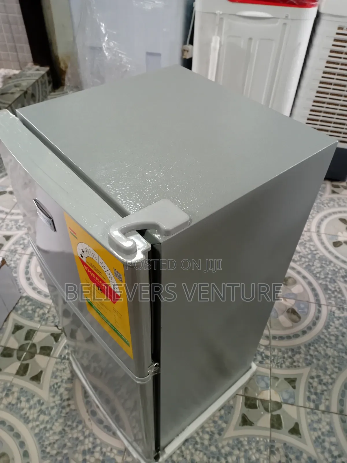 Nasco 4 Shelves Top Freezer Nasco Fridge 75l