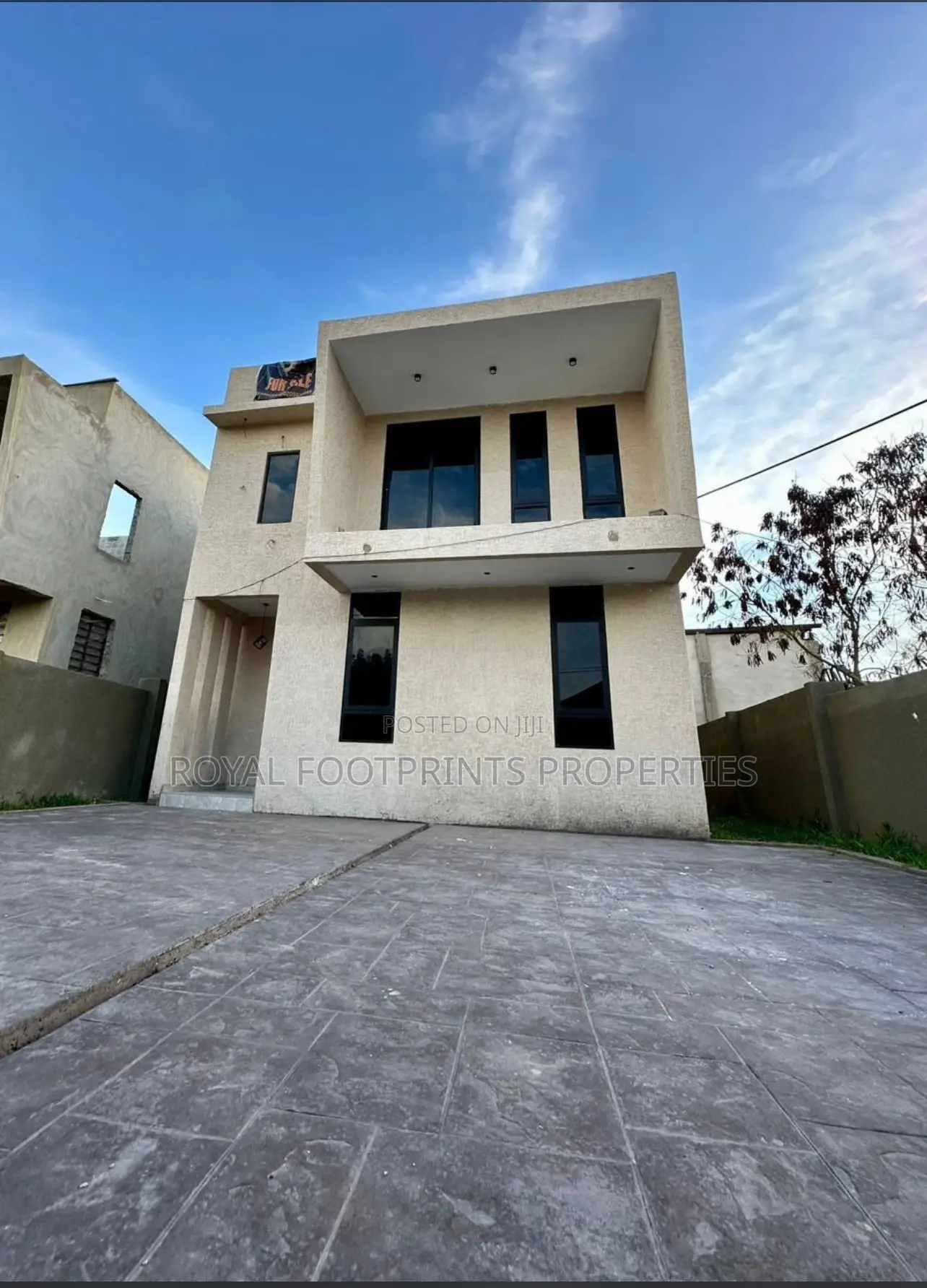 3bdrm House in Luxelooks Properties, East Legon for sale