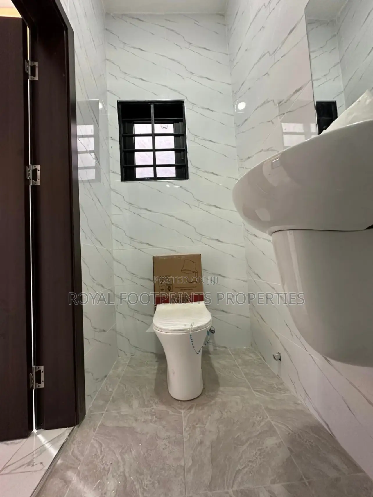 3bdrm House in Luxelooks Properties, East Legon for sale