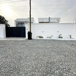 4bdrm House in Ashaley Botwe, Lake Side Estate for sale
