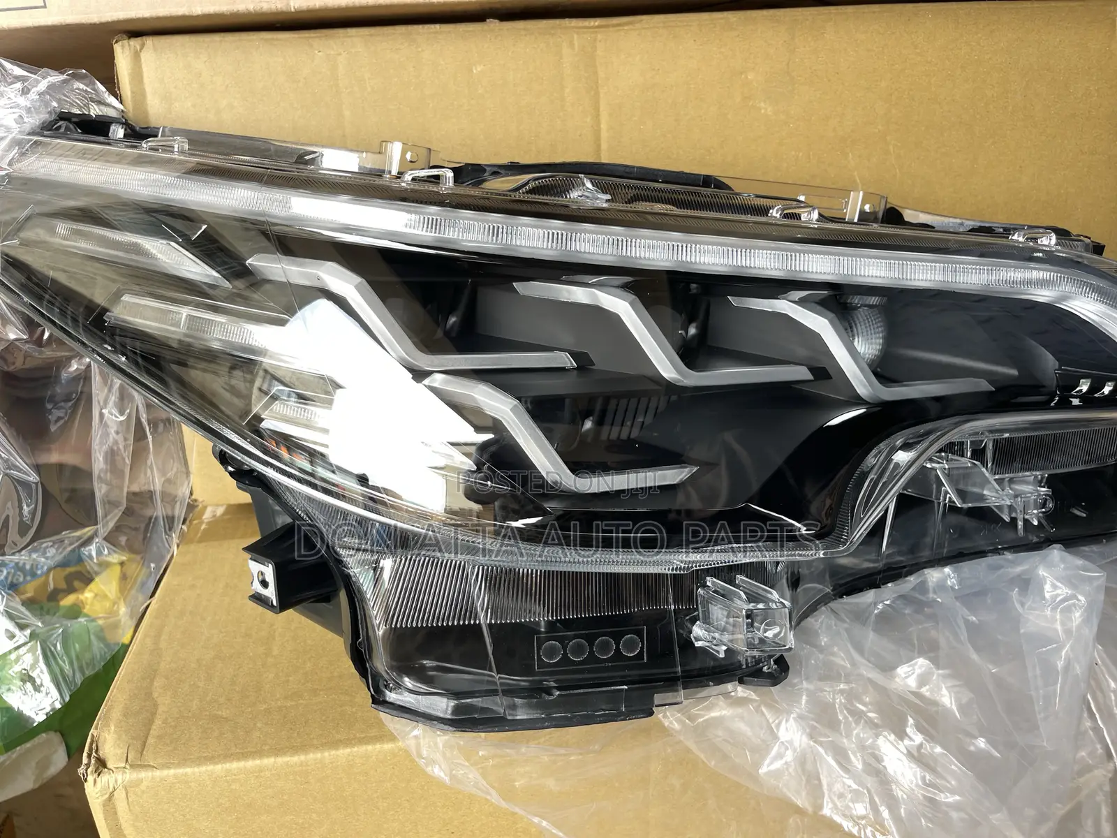 Toyota Fortuner 2016-18 Spec Head Light