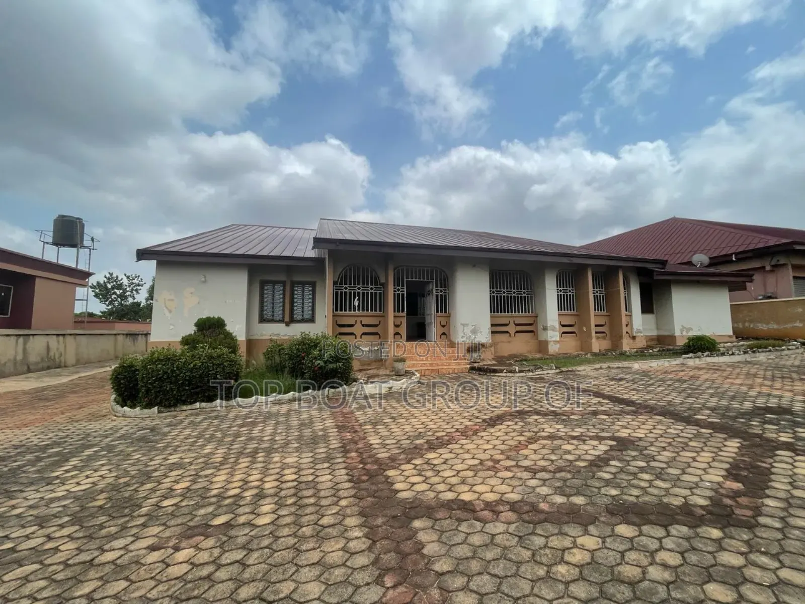 7bdrm House in Kwadaso - Top-Boat, Kumasi Metropolitan for sale