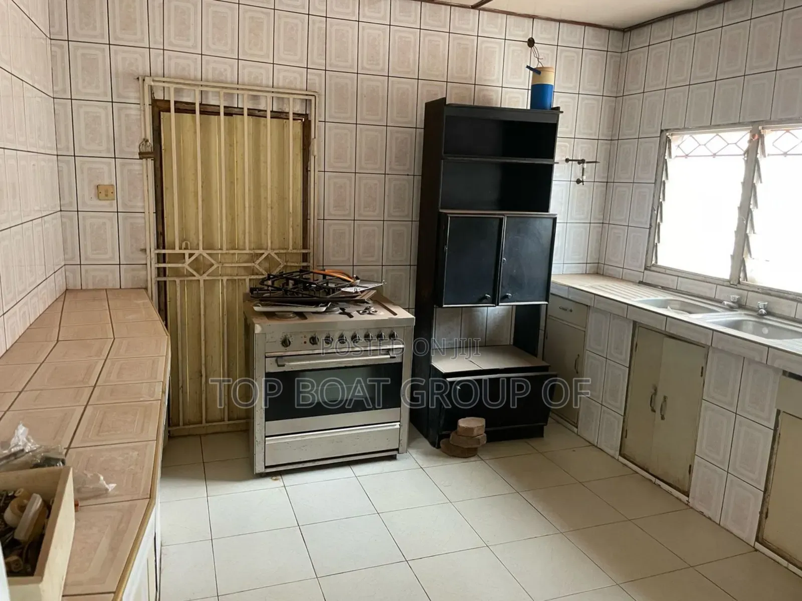 7bdrm House in Kwadaso - Top-Boat, Kumasi Metropolitan for sale