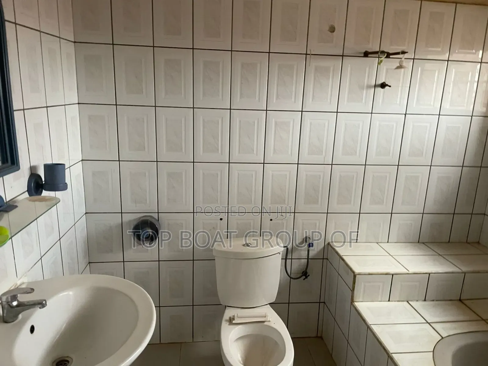 7bdrm House in Kwadaso - Top-Boat, Kumasi Metropolitan for sale