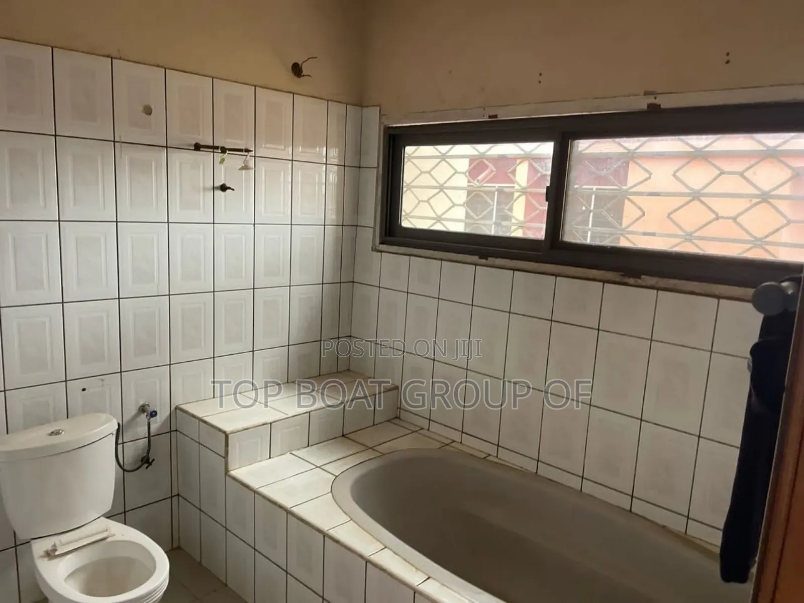 7bdrm House in Kwadaso - Top-Boat, Kumasi Metropolitan for sale