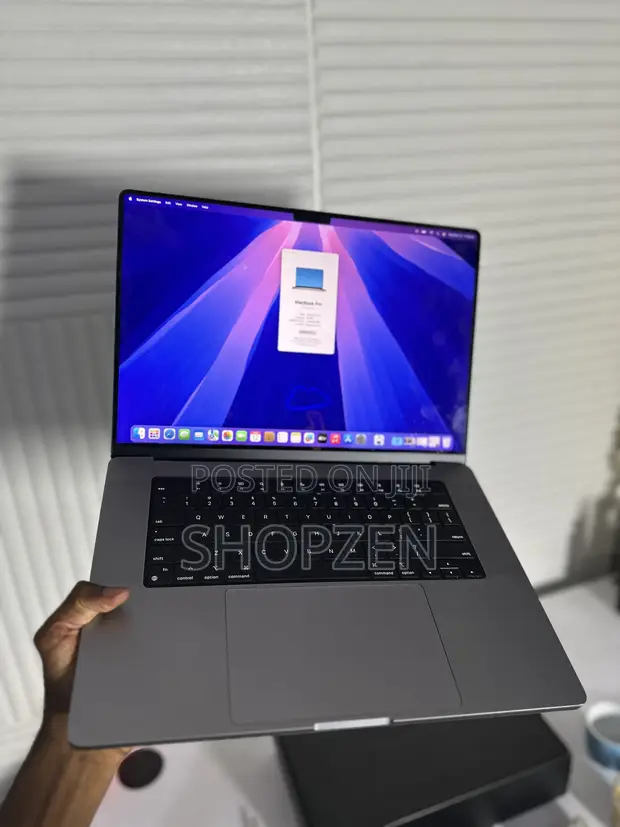 Laptop Apple MacBook Pro 2021 M1 32GB Apple M1 Pro SSD 512GB for