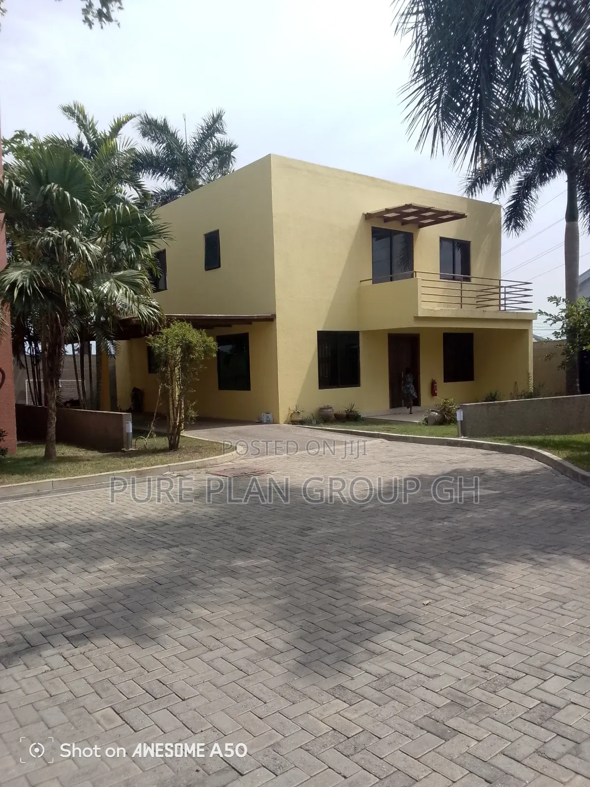 4bdrm Townhouse / Terrace in Abelenkpe, Lincoln School Area for rent
