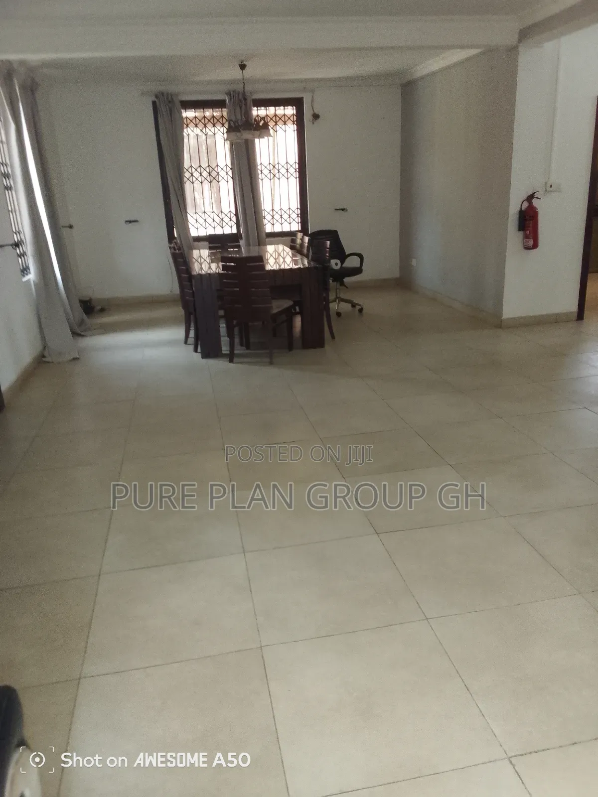 4bdrm Townhouse / Terrace in Abelenkpe, Lincoln School Area for rent