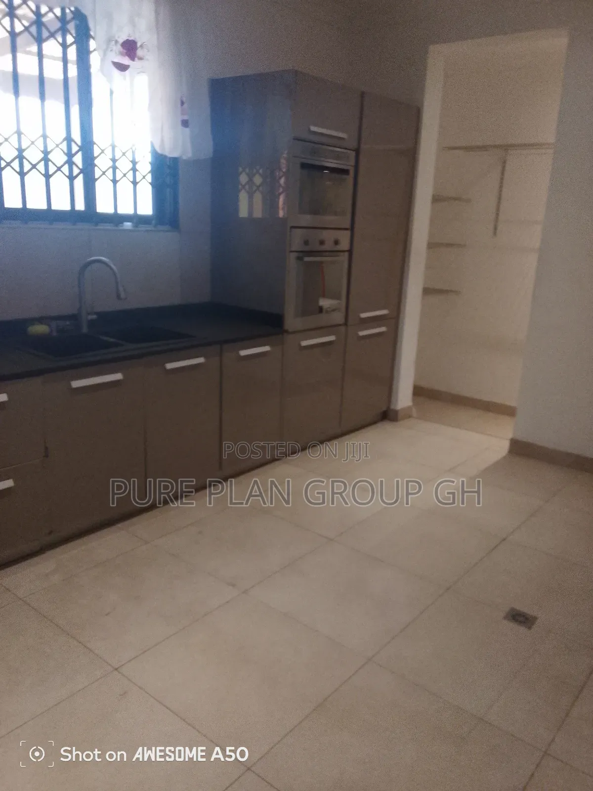4bdrm Townhouse / Terrace in Abelenkpe, Lincoln School Area for rent