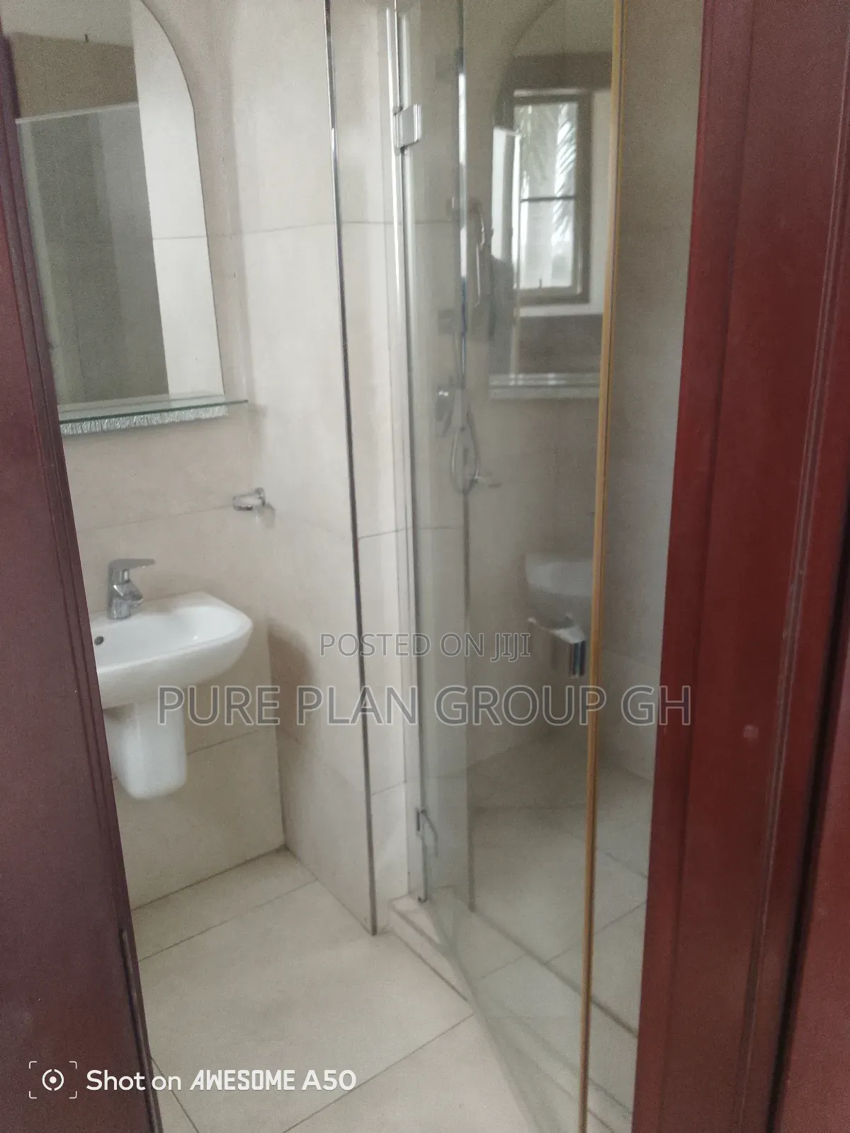 4bdrm Townhouse / Terrace in Abelenkpe, Lincoln School Area for rent