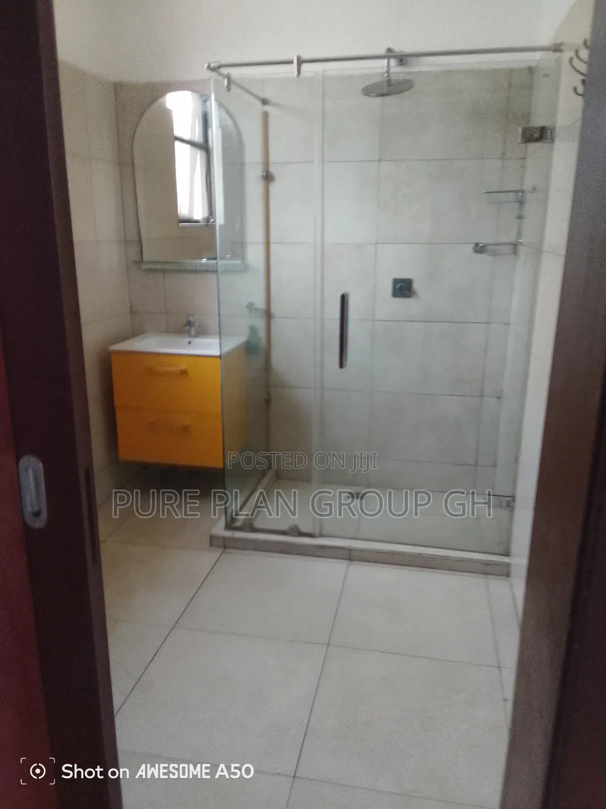 4bdrm Townhouse / Terrace in Abelenkpe, Lincoln School Area for rent
