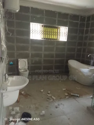 5bdrm Townhouse / Terrace in Dzorwulu for rent
